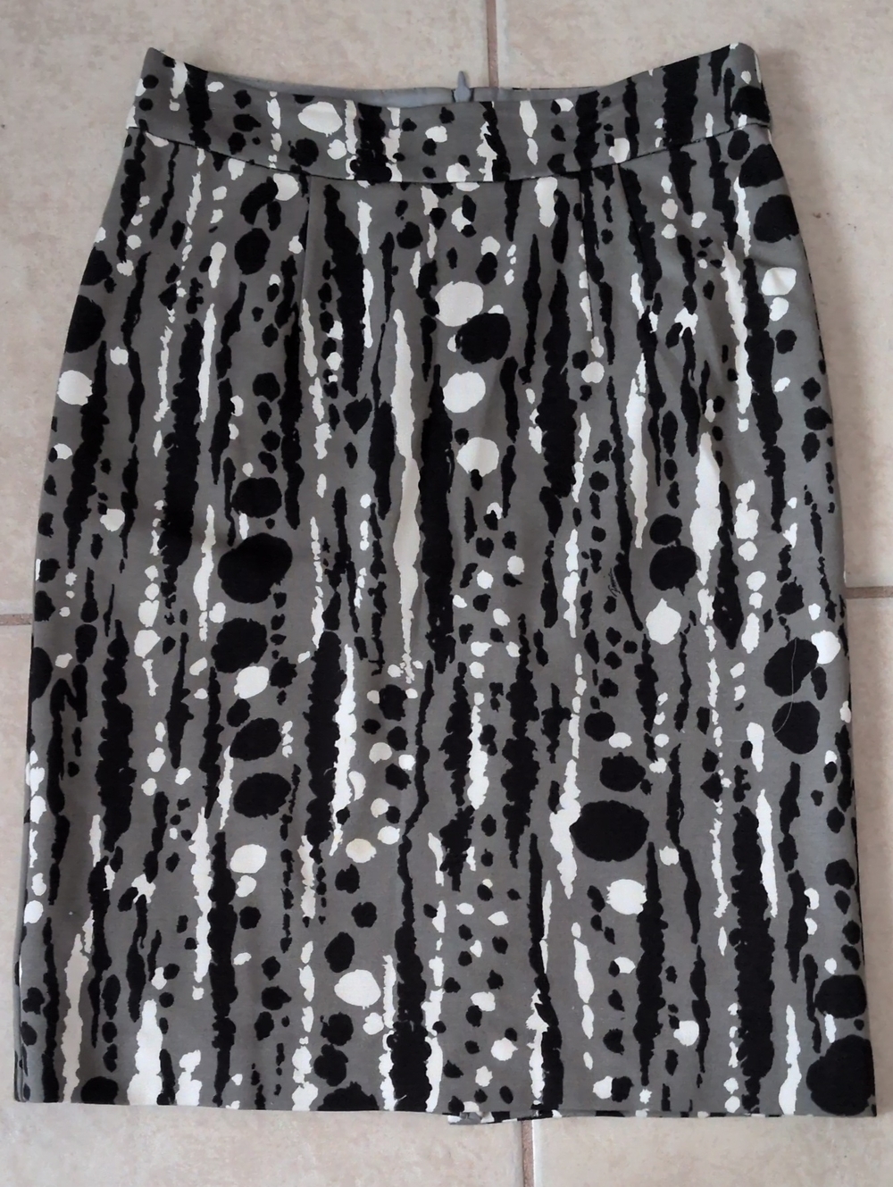 Trina Turk Gray Pencil Skirt Size Small